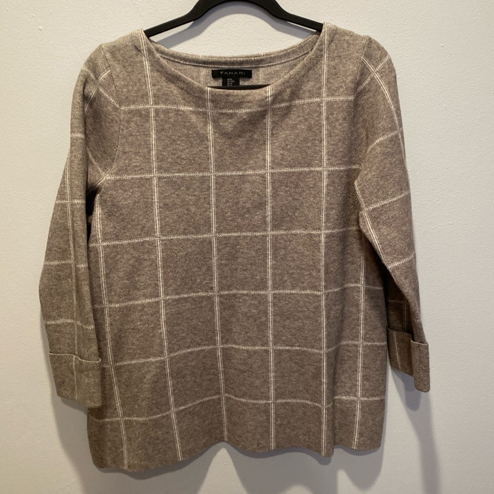 Tahari Sweater women size M